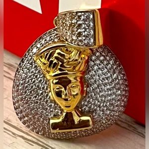 NEFERTITI PENDANT